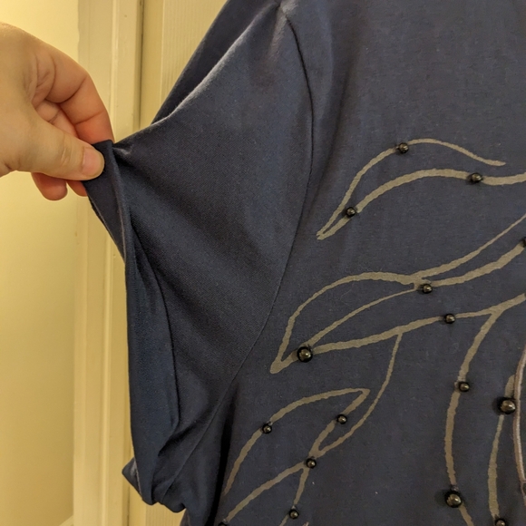 ‼️CLEARANCE  Navy blue, short sleeve top with floral embroidery, size XXL - Picture 6 of 12